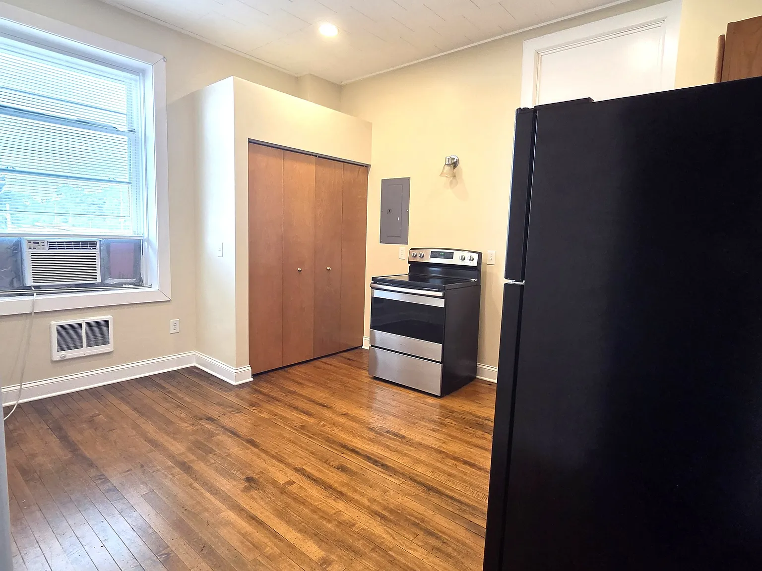 306 / 115 S Main St - 3 — Photo 4