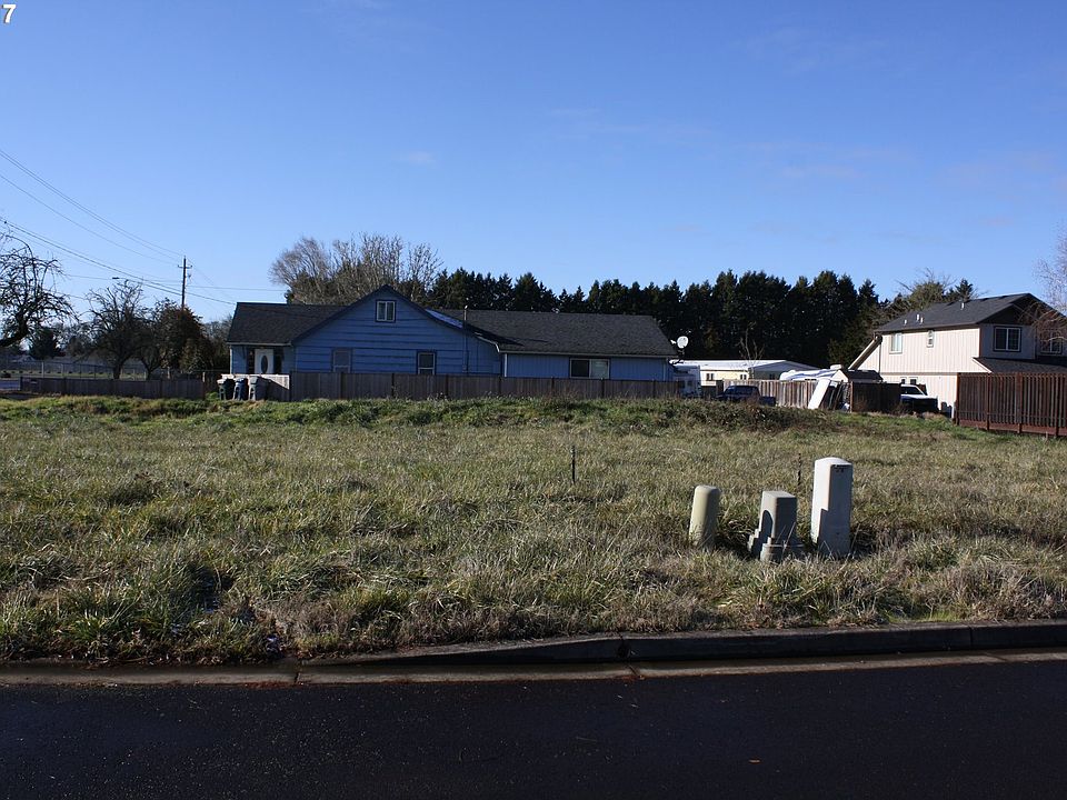 2nd image of Pine Ct