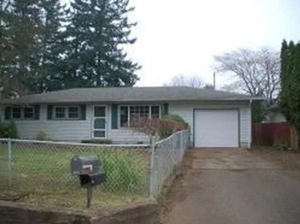 226 NE 183rd Pl, Portland, OR 97230