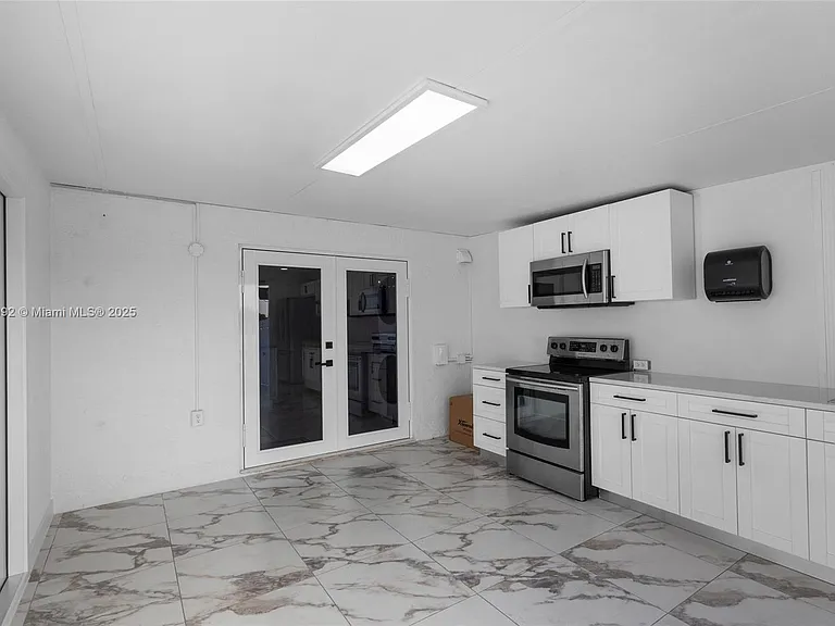 2515 W 65th St — Photo 18