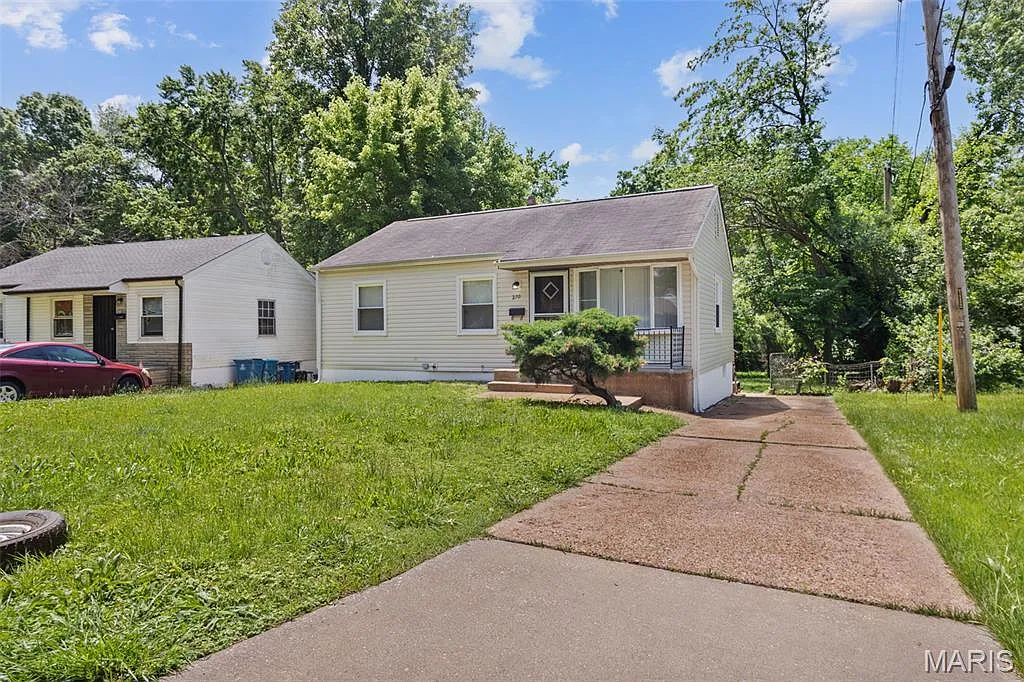 270 Estridge Rd photo 1