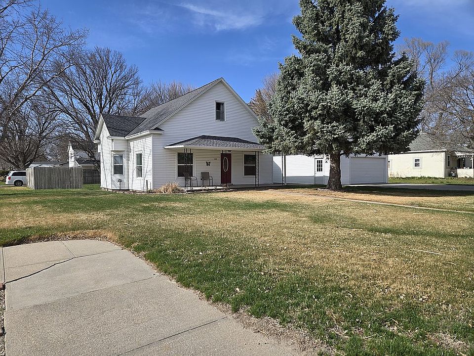 Huge corner lot!