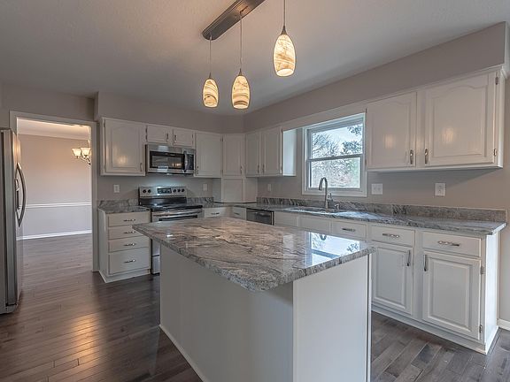 3rd image of 8950 Locherbie Ct