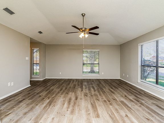 5th image of 4018 Drakestone Ave