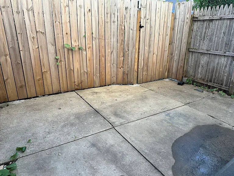2304 E Albert St — Photo 11