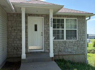 2000 Hidden Valley Ct #2000, Tonganoxie, KS 66086