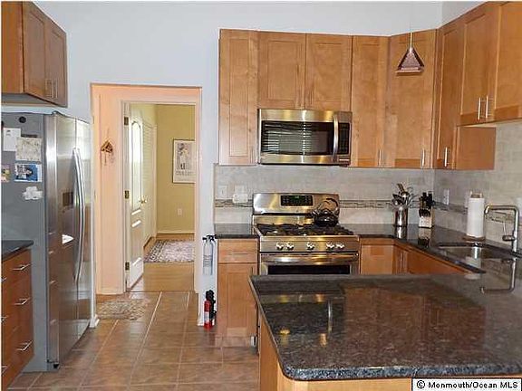 3rd image of 12 Silverspring Dr