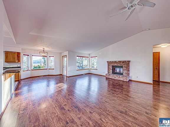 3rd image of 688 Oak Wood Dr