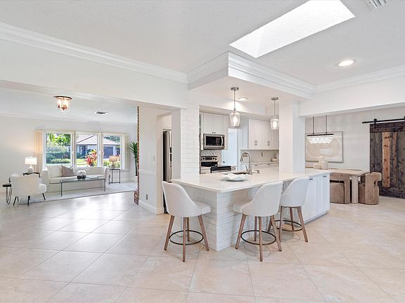 4th image of 1041 SW 7th Street