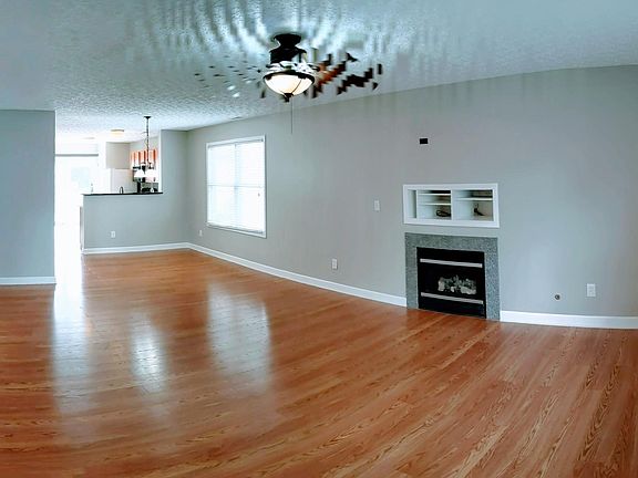 3rd image of 8267 Tegmen St