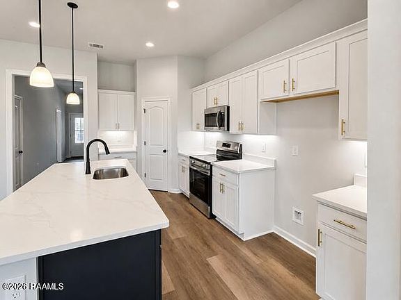 3rd image of 183 Weaver Way