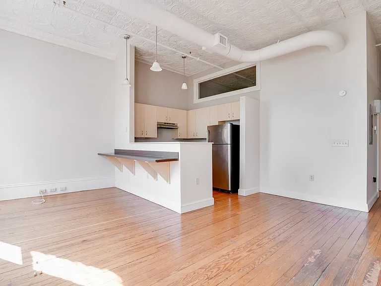 121 W Broad St — Photo 16