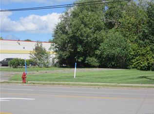 2735 Military Rd, Niagara Falls, NY 14304