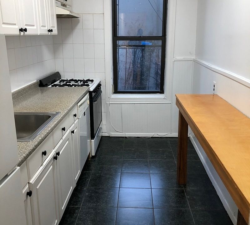 1st image of 186 Underhill Ave #3