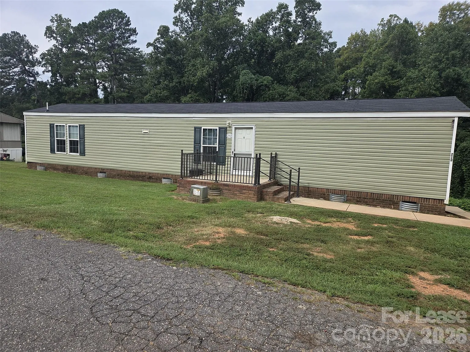 3 bed, 2.0 bath, 1072 sqft, $1,600 — Photo 1