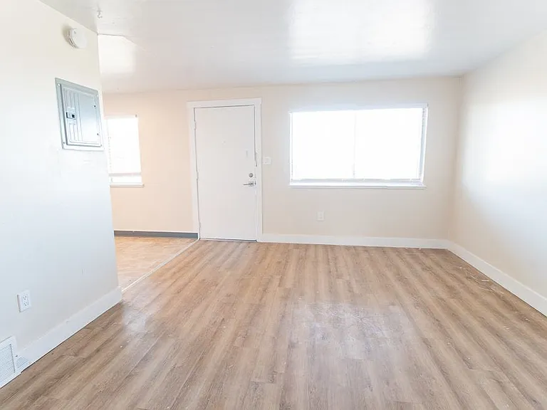 5220 W 5th Ave — Photo 4