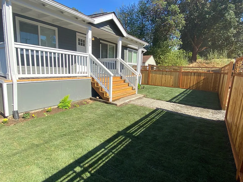 Large Fenced in yard