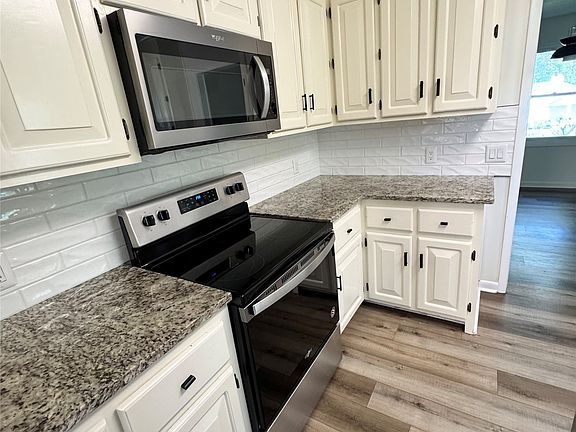 3rd image of 401 Janice St