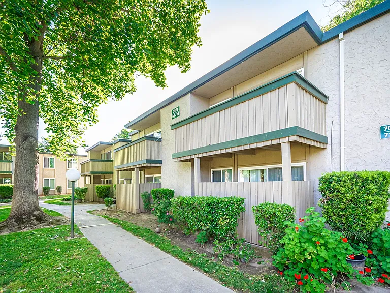 Redwoods at Mather Station Apartments — Photo 9