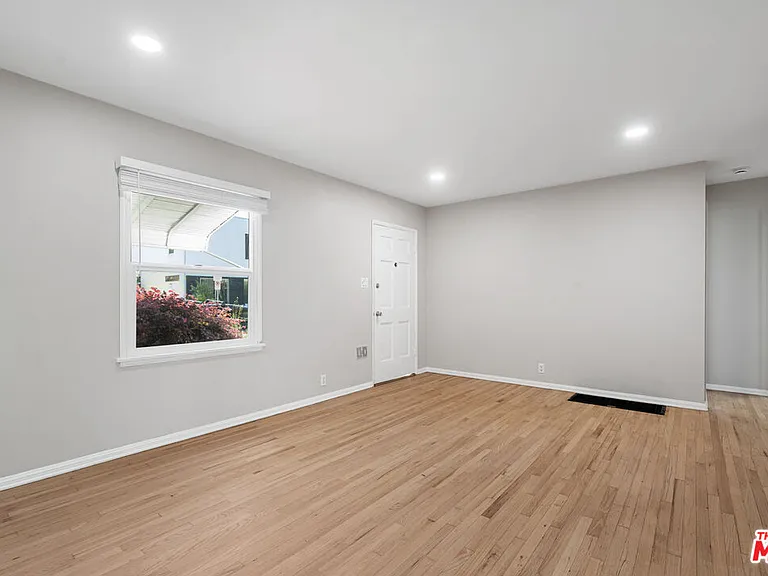 815 Crestmoore Pl — Photo 4