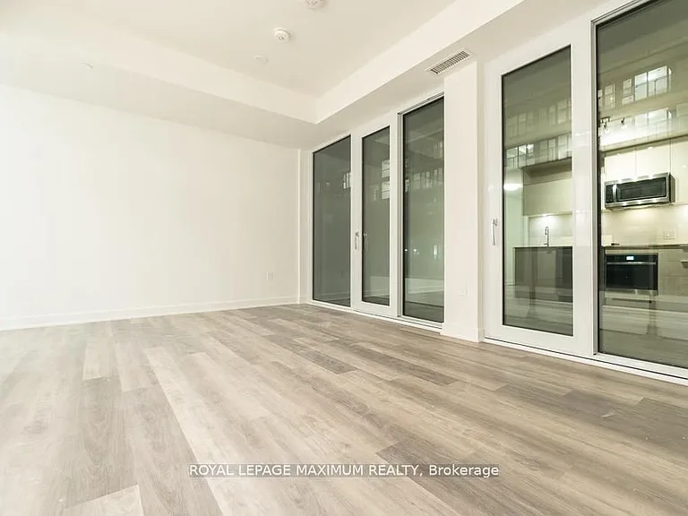 70 Princess St #2015-E — Photo 8