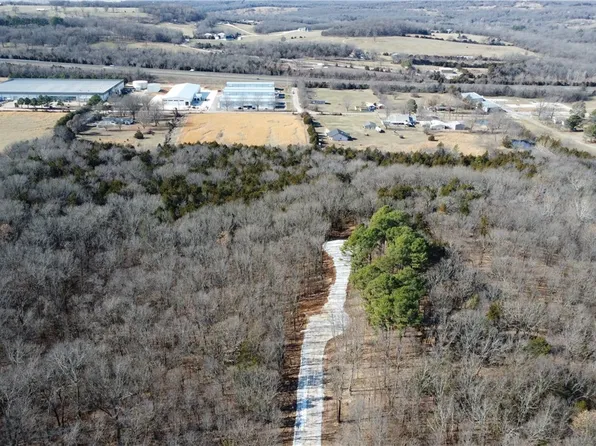 10121 SE Campbell Rd, Fayetteville, AR 72701