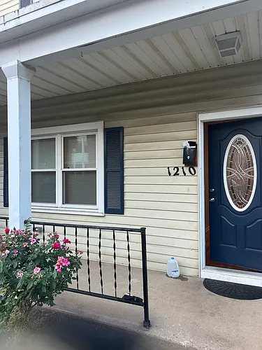 1210 W Clay St Photo 1