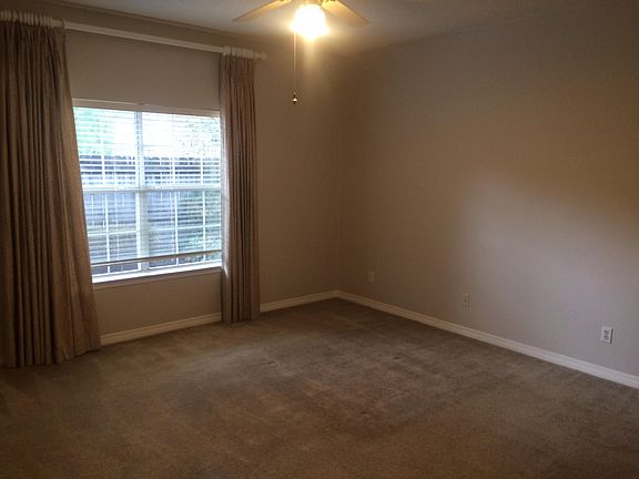 5th image of 3201 Silverleaf Dr