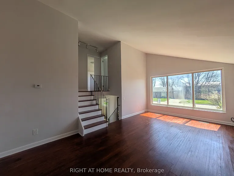740 Stone St — Photo 11