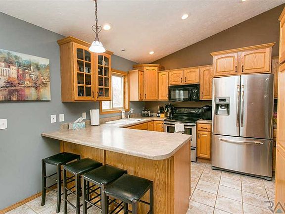 3rd image of 7305 S Valencia Dr
