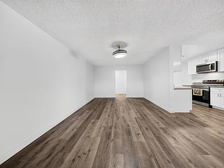 20353 Saticoy St — Photo 13