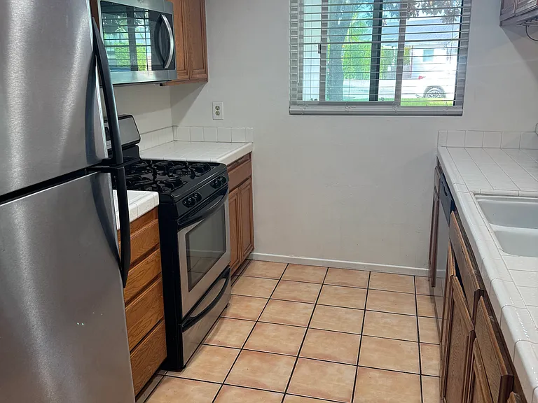 4942 Sawyer Ave — Photo 6