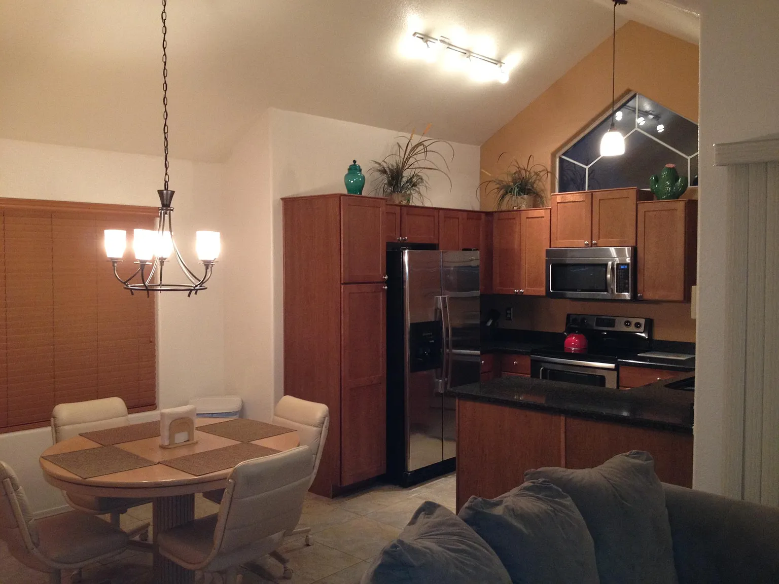 1633 E Lakeside Dr — Photo 2