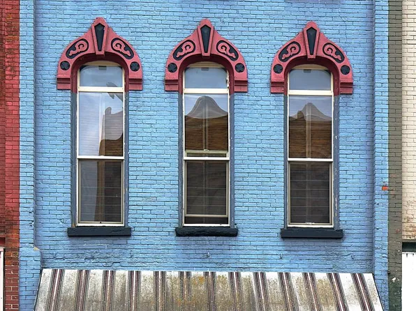 126 W 2nd St, Muscatine, IA 52761