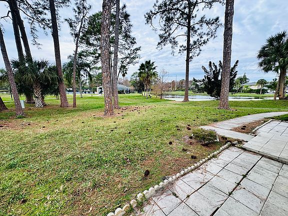 3rd image of 4270 Pinebark Ave #1