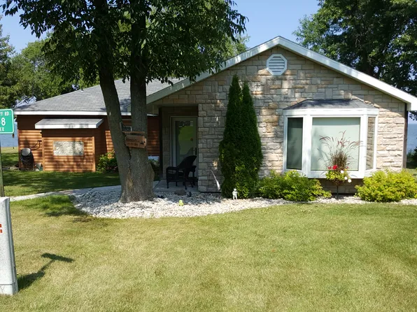 9208 Shore Cliff Rd #1, Sturgeon Bay, WI 54235