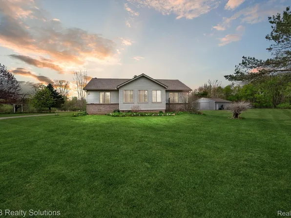 2927 N Blacks Corners Rd, Imlay City, MI 48444