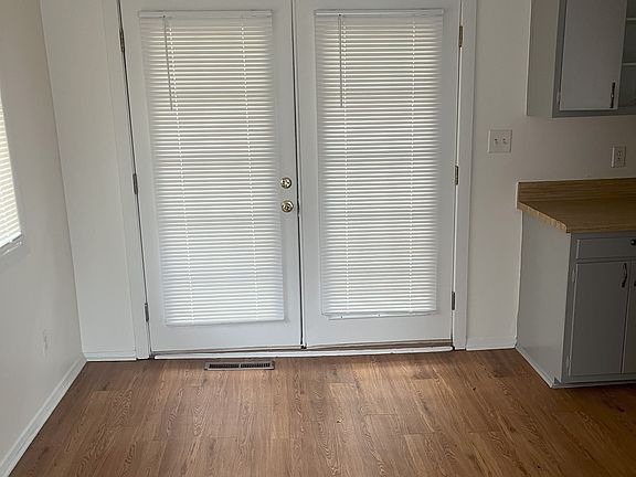 3rd image of 4649 Americana Ave