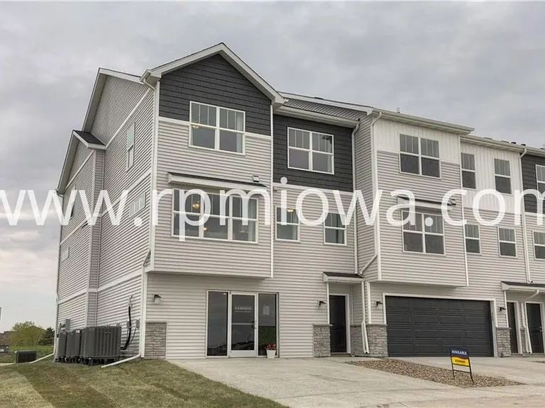 159 NE 23rd Ln — Photo 1