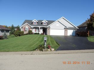 206 Starfire Rd, Poplar Grove, IL 61065