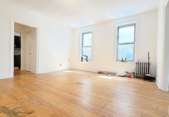 3rd image of 404 Stockholm St