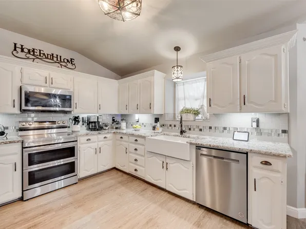 2415 Green Willow Ct, Arlington, TX 76001