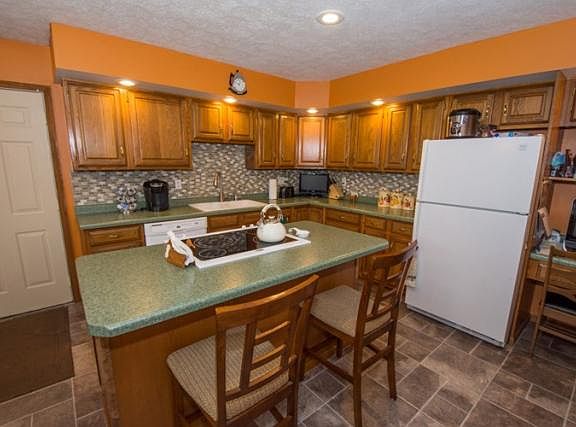 4th image of 10333 Pleasant Valley Ct