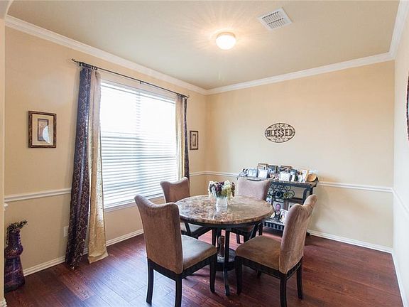 5th image of 1133 Lakeside Dr