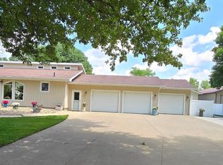 2236 Lynndale Rd, Oskaloosa, IA 52577