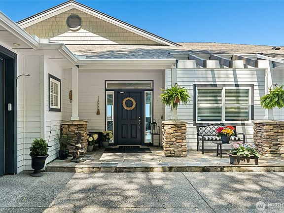 2nd image of 407 Vanderlin Drive