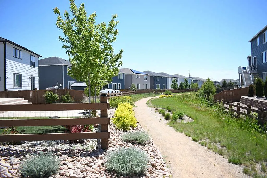 4 bed, 3600 sqft, $3,440 — Photo 4
