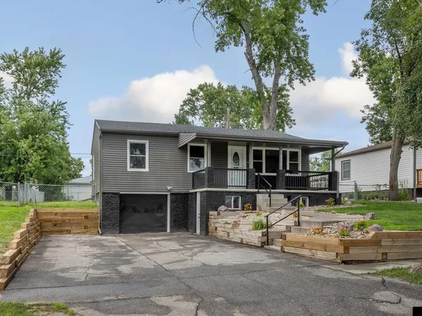 7332 Frederick Ave, La Vista, NE 68128