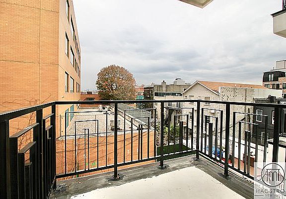 4th image of 340 Irving Ave #C3