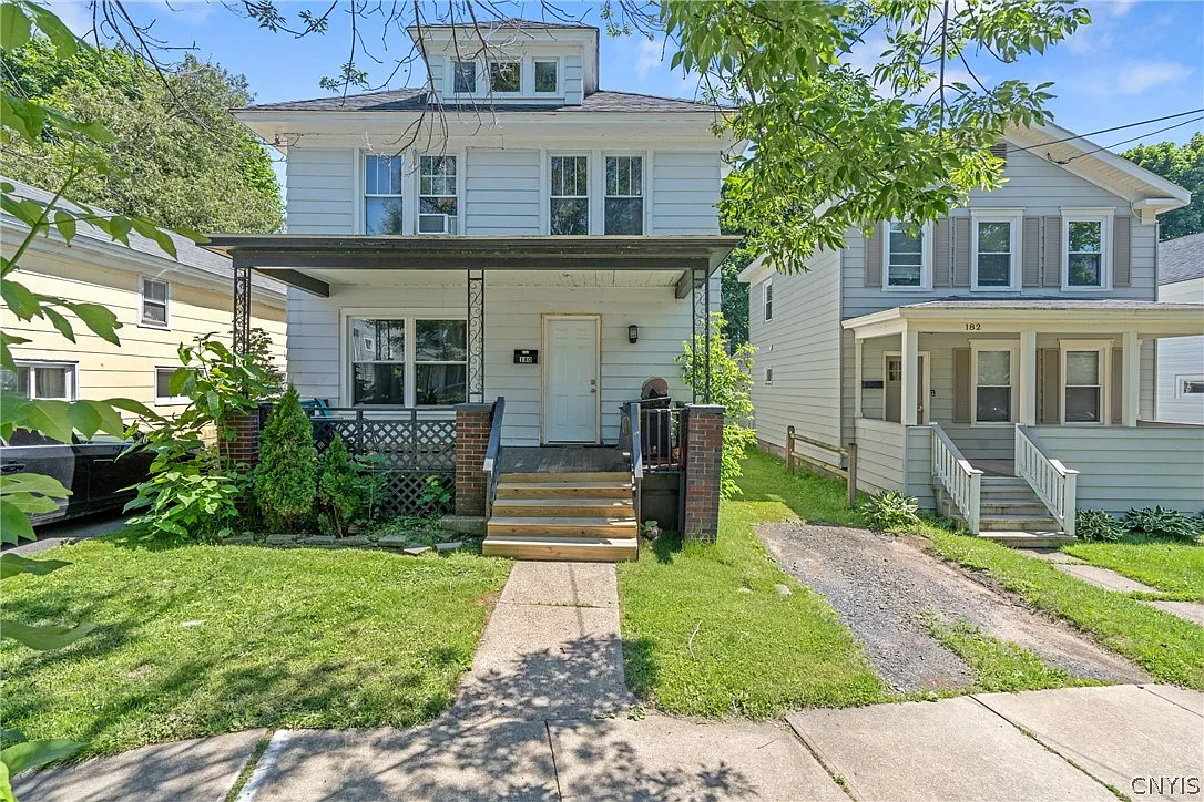 4 bed, 1.0 bath, 1380 sqft, $1,800 — Photo 1